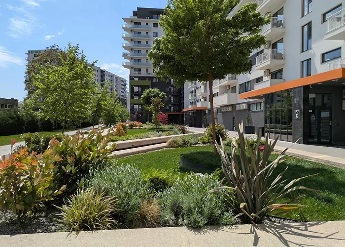 Summer Haven - Self Check-In, Parking, Fast Wi-Fi & Netflix, Terrace, Prima Shops
