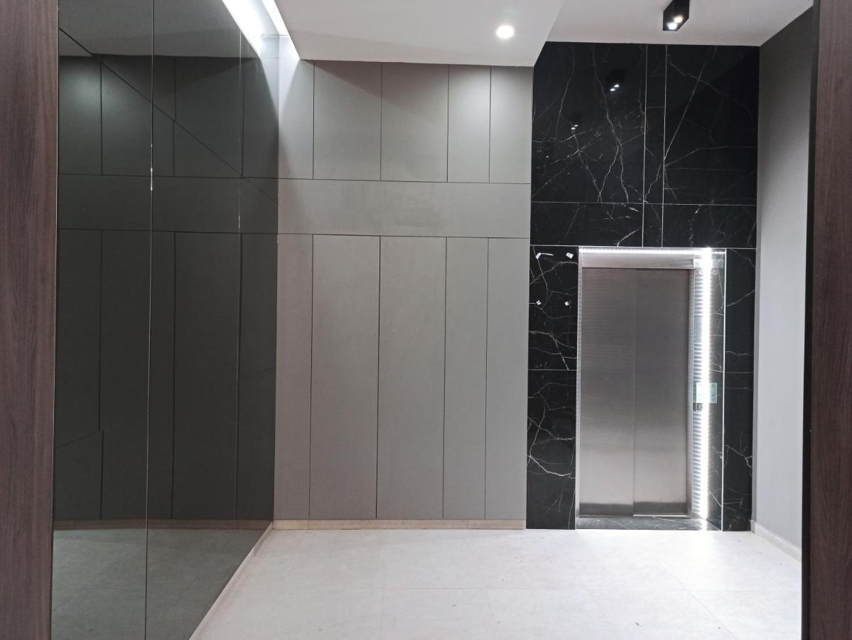 Summer Haven - Self Check-In, Parking, Fast Wi-Fi & Netflix, Terrace, Prima Shops Apartament *