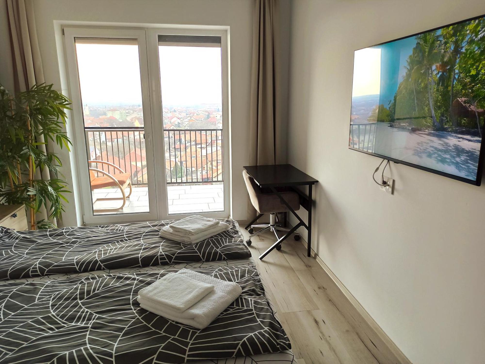 Summer Haven - Self Check-in & Parking Lot, Primashops&lotus Apartment